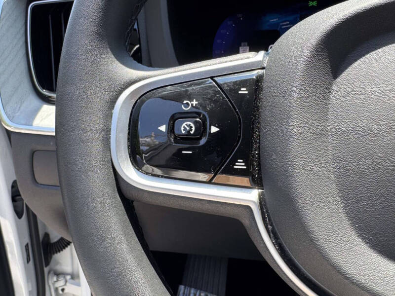 2025 Volvo XC60 B5 Plus Dark Theme