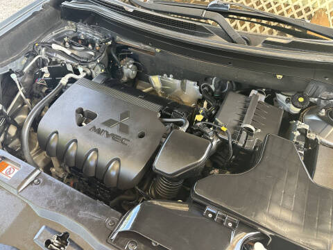 2017 Mitsubishi Outlander ES