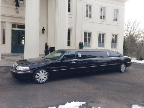 2004 Lincoln Town Car for sale at Massirio Enterprises in Middletown CT