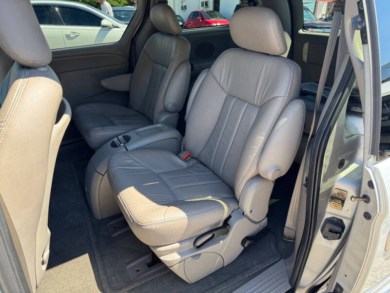 2003 Chrysler Town and Country LXi