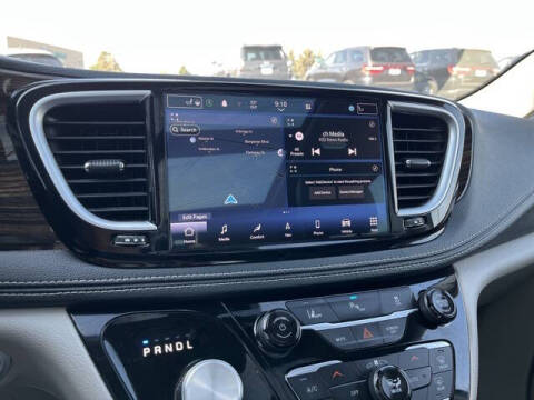 2023 Chrysler Pacifica Plug-In Hybrid Limited