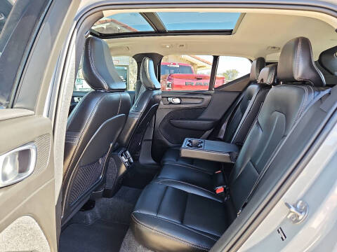 2025 Volvo XC40 B5 Core Bright Theme