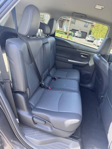 2013 Toyota Prius v Five