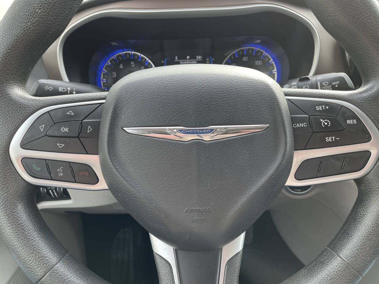 2017 Chrysler Pacifica LX photo 19