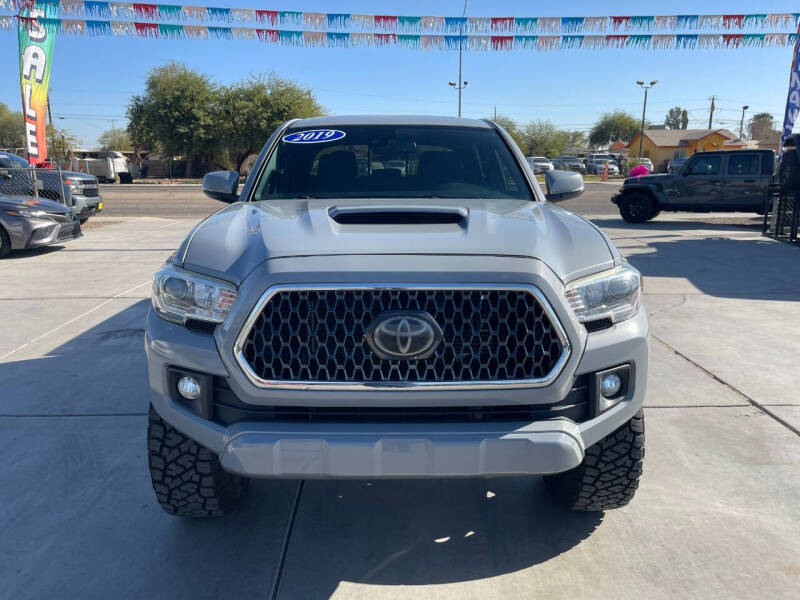 2019 Toyota Tacoma TRD Sport photo 2