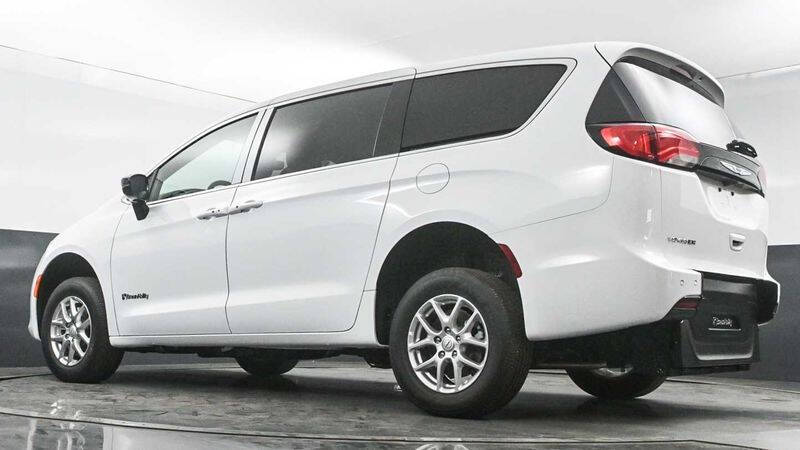 2025 Chrysler Voyager LX