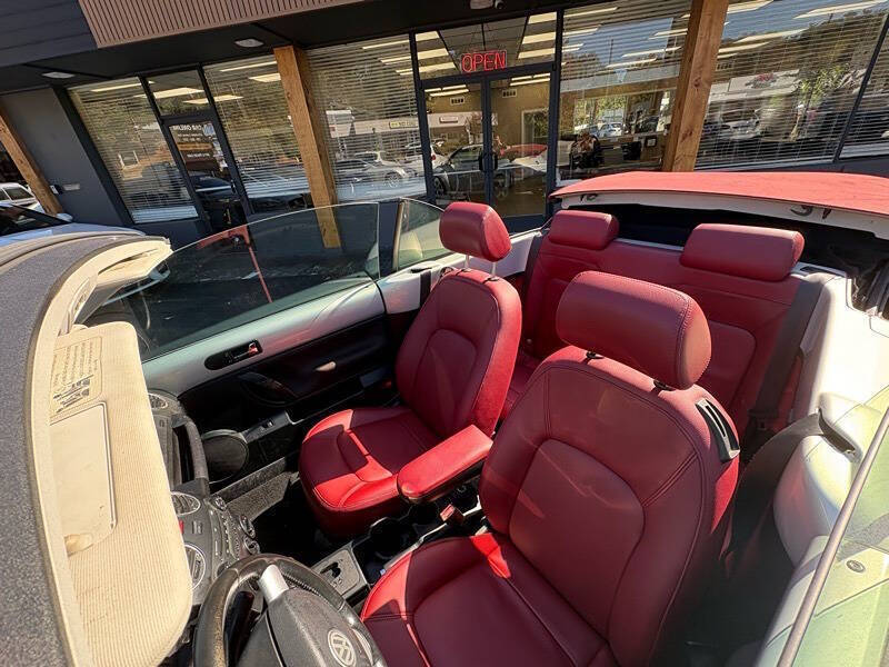 2009 Volkswagen New Beetle Convertible Blush Edition