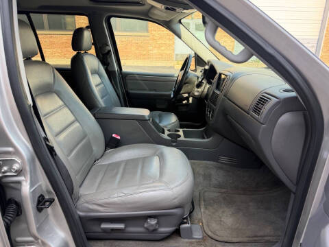 2004 Ford Explorer XLT