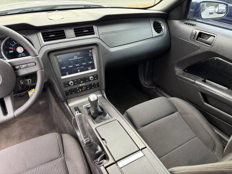 2012 Ford Mustang V6