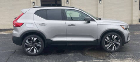 2025 Volvo XC40 B5 Plus Dark Theme