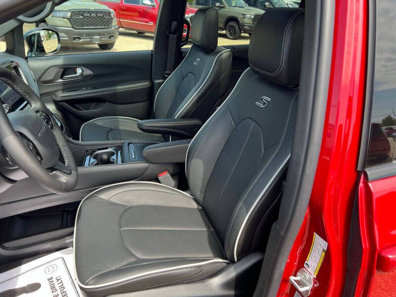 2027 Chrysler Pacifica Limited