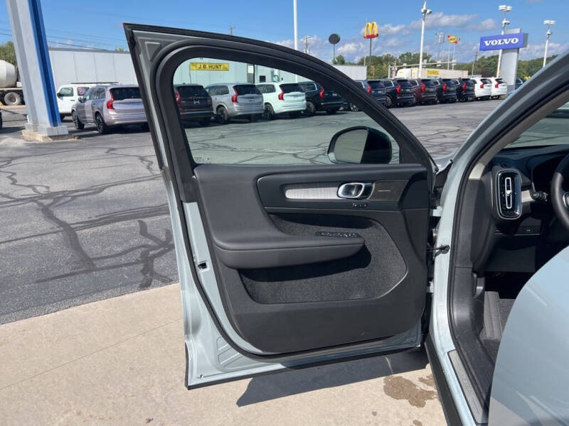 2026 Volvo XC40 B5 Ultra