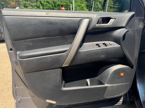 2012 Toyota Highlander SE