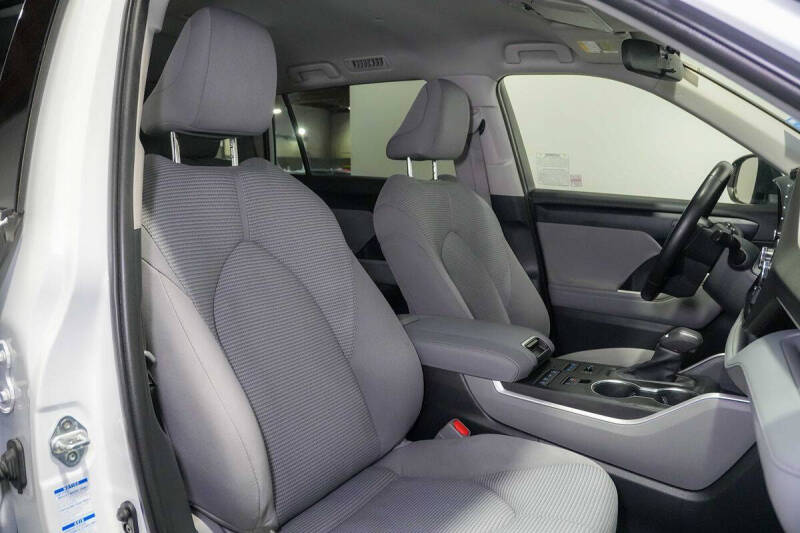2022 Toyota Highlander LE