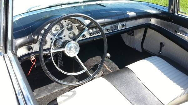 1957 Ford Thunderbird