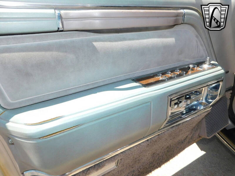 1988 Lincoln Town Car Signature