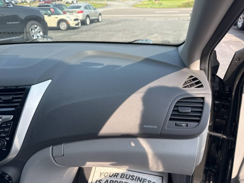 2012 Hyundai Accent SE