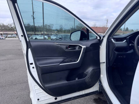 2020 Toyota RAV4 LE