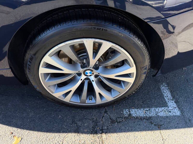 2012 BMW 5 Series 550i xDrive Gran Turismo