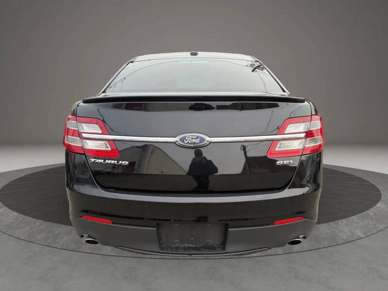 2018 Ford Taurus SEL