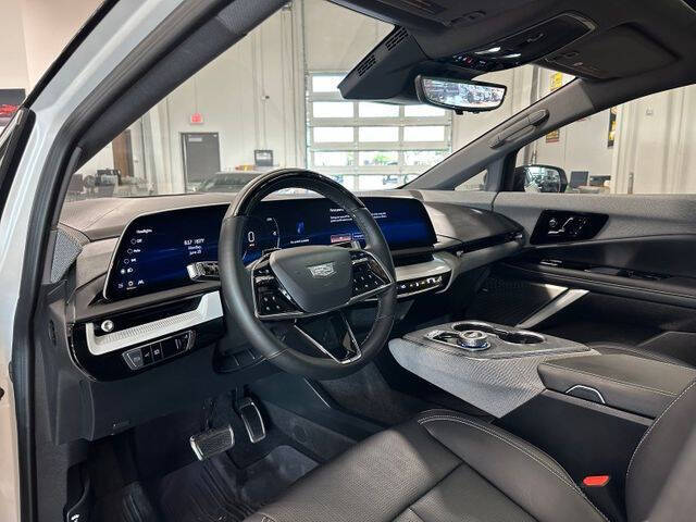2025 Cadillac OPTIQ Luxury 2