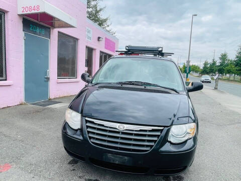 2006 Chrysler Town and Country for sale at Mo Motors in Seatac WA