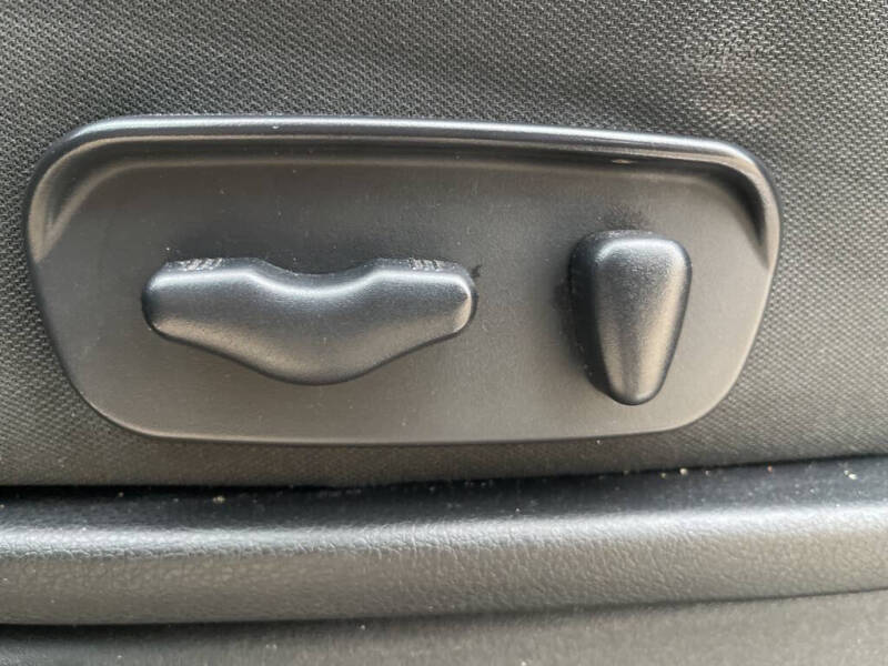 2012 Nissan Titan SV