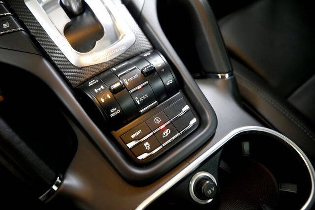 2014 Porsche Cayenne GTS