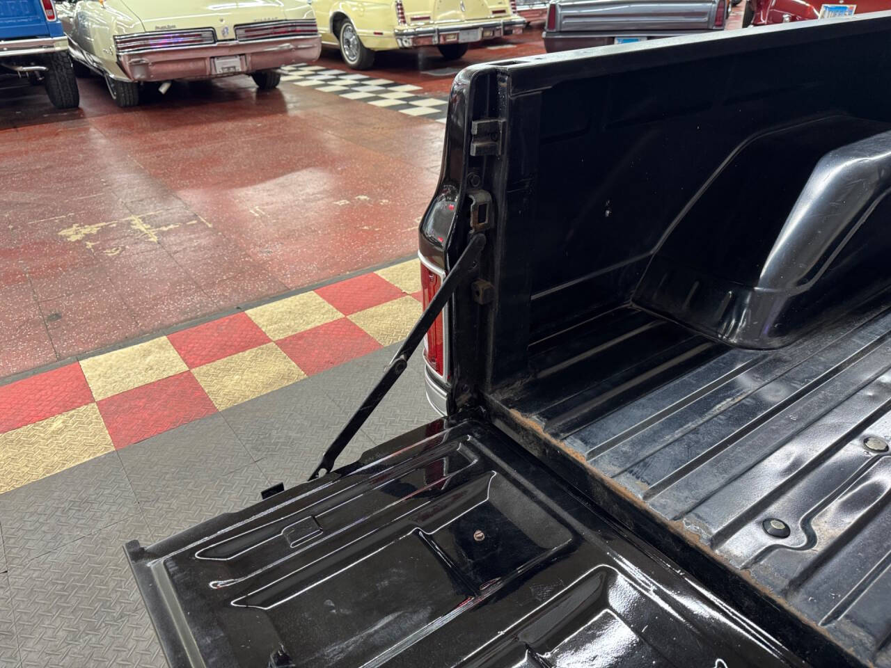 1985 Chevrolet C/K 10 Series 29