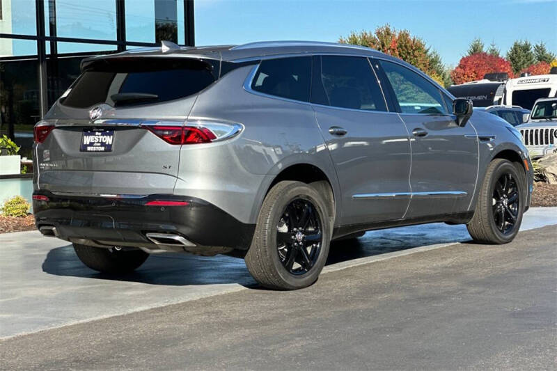 2024 Buick Enclave Essence