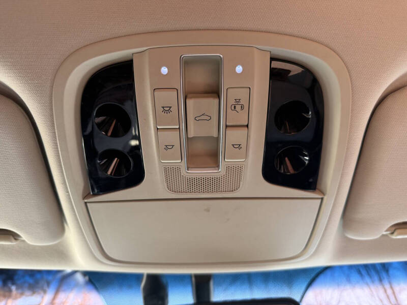 2017 Kia Cadenza Premium