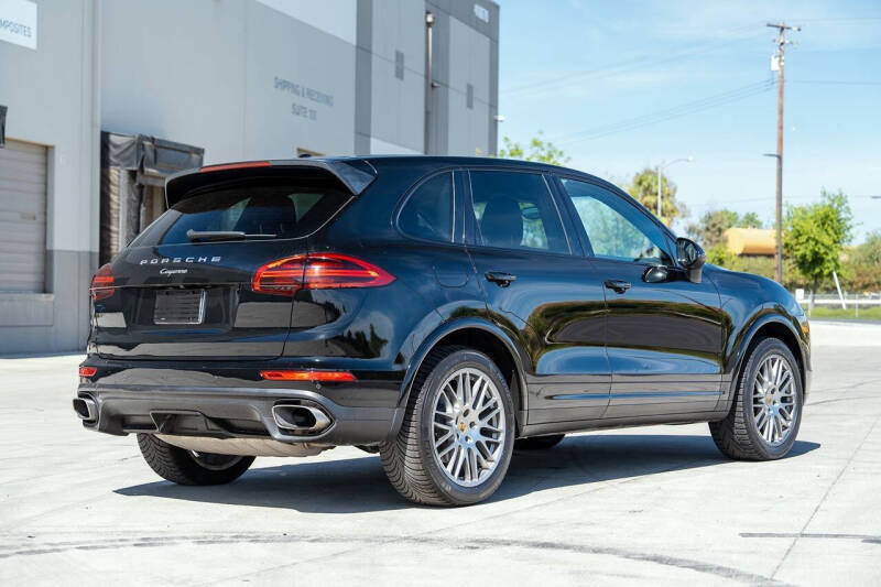 2017 Porsche Cayenne Platinum Edition