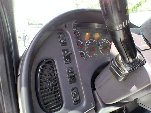 2015 Freightliner M2 106