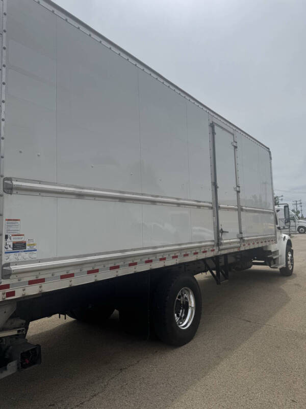 2022 Freightliner M2 106