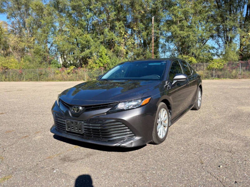 2020 Toyota Camry LE's photo