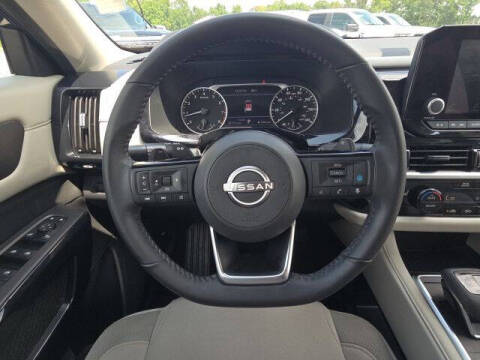 2023 Nissan Pathfinder SV