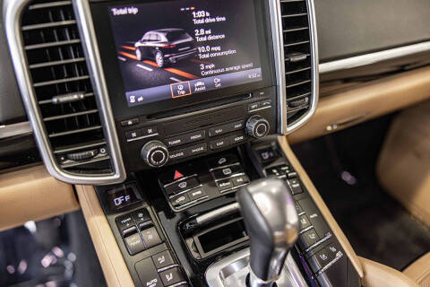 2017 Porsche Cayenne Platinum Edition