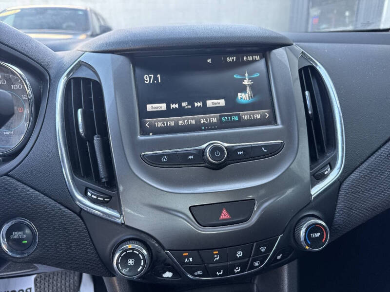 2017 Chevrolet Cruze LT Auto