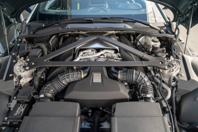 2020 Aston Martin Vantage 32