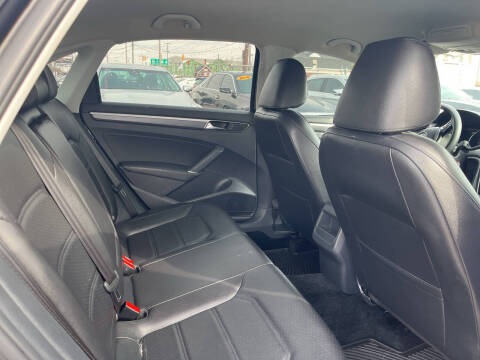 2017 Volkswagen Passat 1.8T R-Line