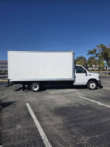 2023 Ford E-Series E-450 SD