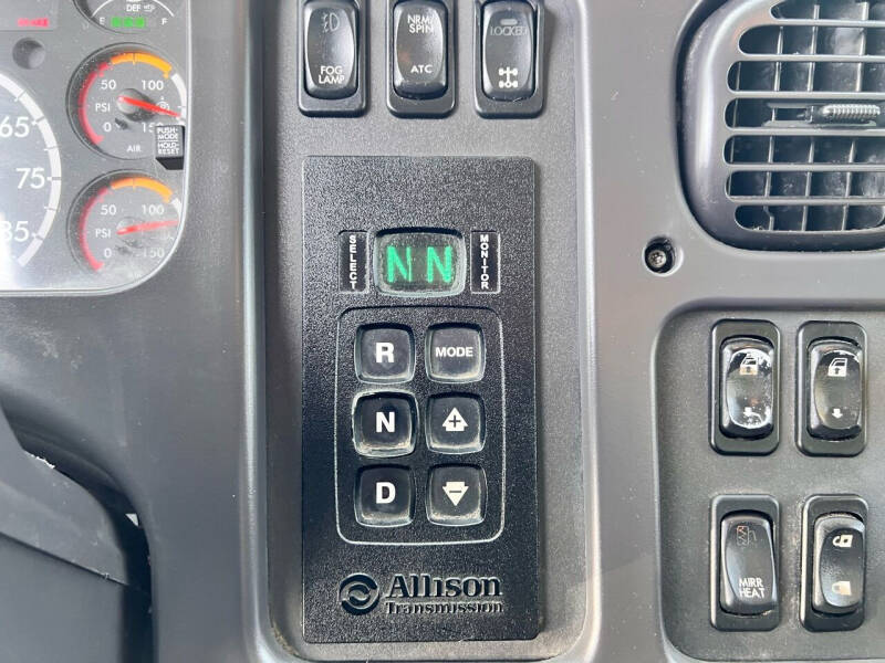 2017 Freightliner M2 106