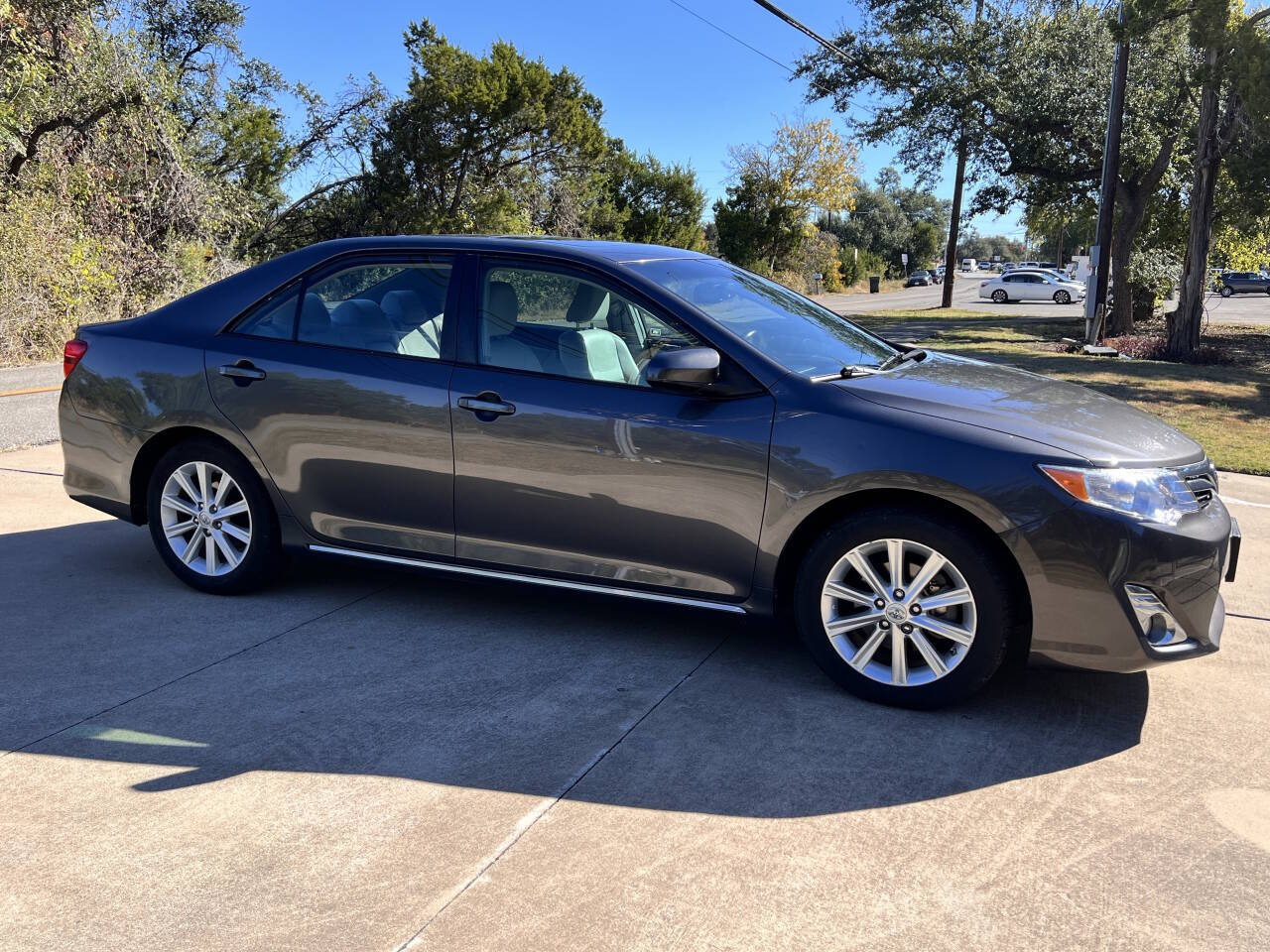 Used Car 2013 Toyota Camry Hybrid  Le 4dr Sedan For Sale Under $12,000 In Austin, Texas