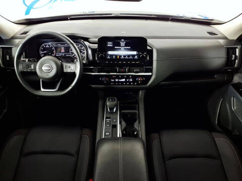 2024 Nissan Pathfinder SL