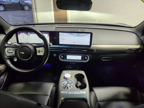 2025 Genesis GV60 Standard