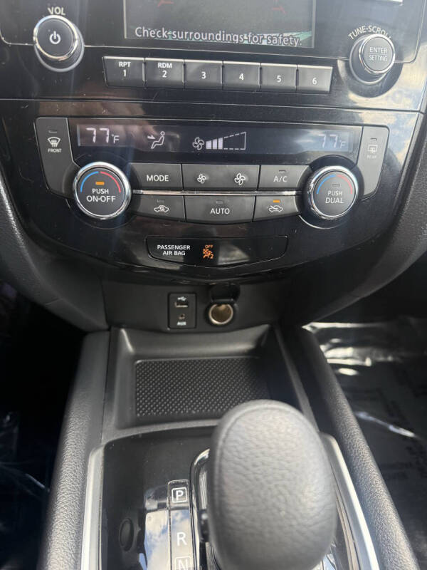 2016 Nissan Rogue SV