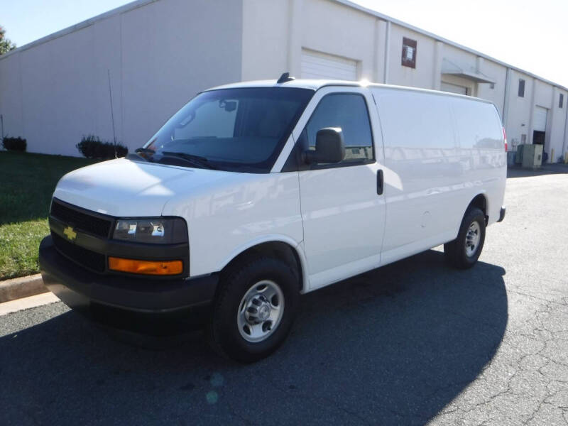 2018 Chevrolet Express Cargo null photo 2