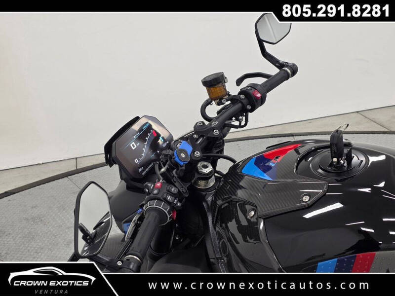 2025 BMW M 1000 R
