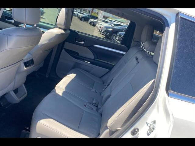2017 TOYOTA Highlander SUV / Crossover - $23,797