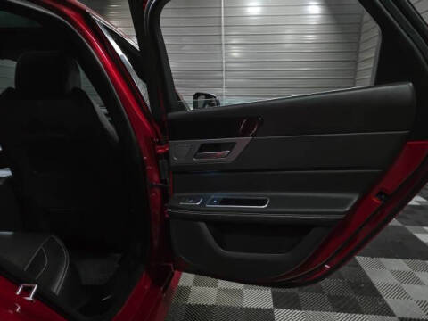 2017 Jaguar XF 35t R-Sport